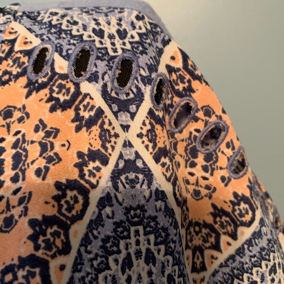 Top - Picture 2 of 4